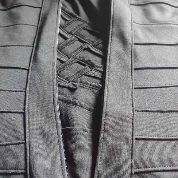 Woman's dress - Picture 7 of 7